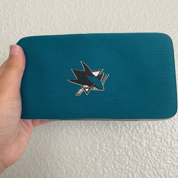 San Jose Shark NHL Women’s Wallet - Picture 2 of 3